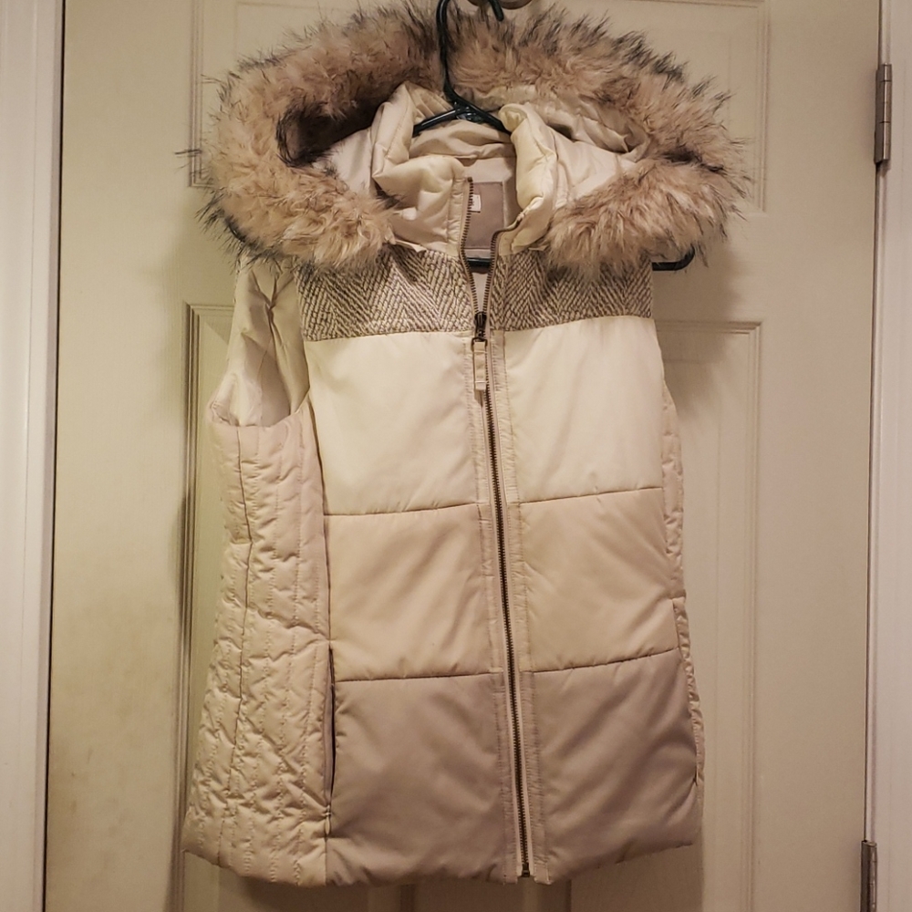 Removable faux fur hood puffer vest